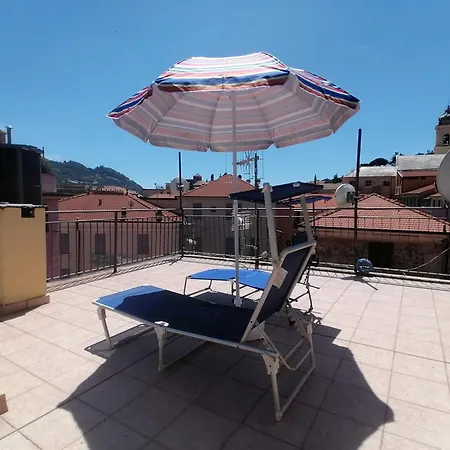 Terrazza Sui Tetti Di דירה טאג'ה